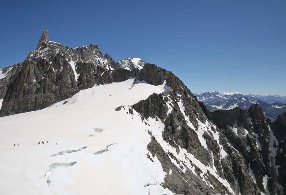 Sfiora il cielo dalla vetta del Monte Bianco: ecco la libreria più alta d’Europa