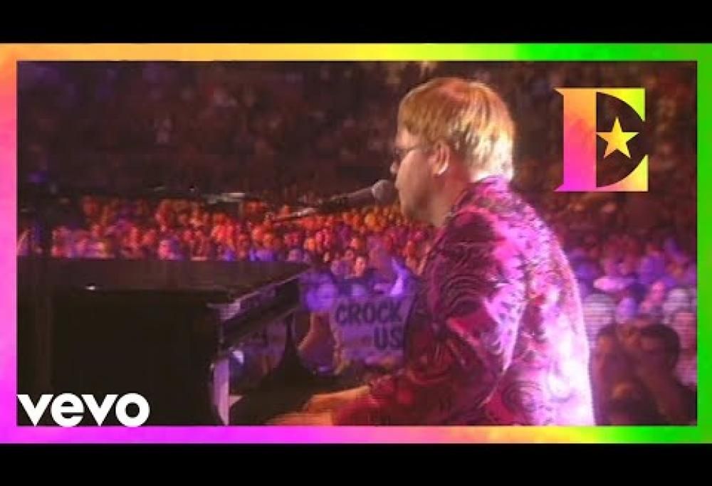 Elton John rivela quanto tempo ha impiegato per comporre Crocodile Rock
