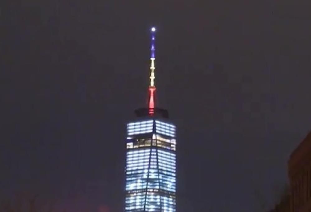 La Freedom Tower si illumina con i colori sbagliati