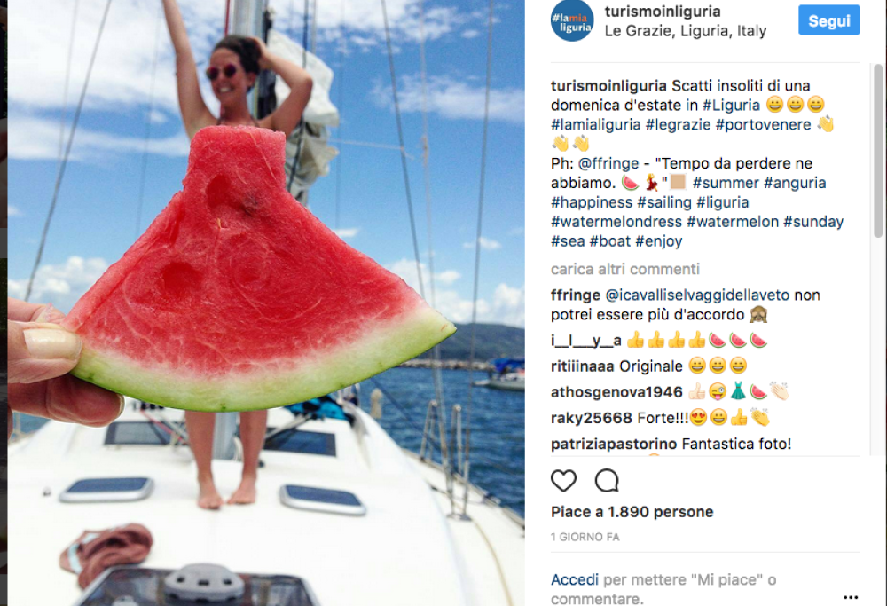 E oggi… mi vesto d’anguria: l’incredibile mania scoppiata in rete