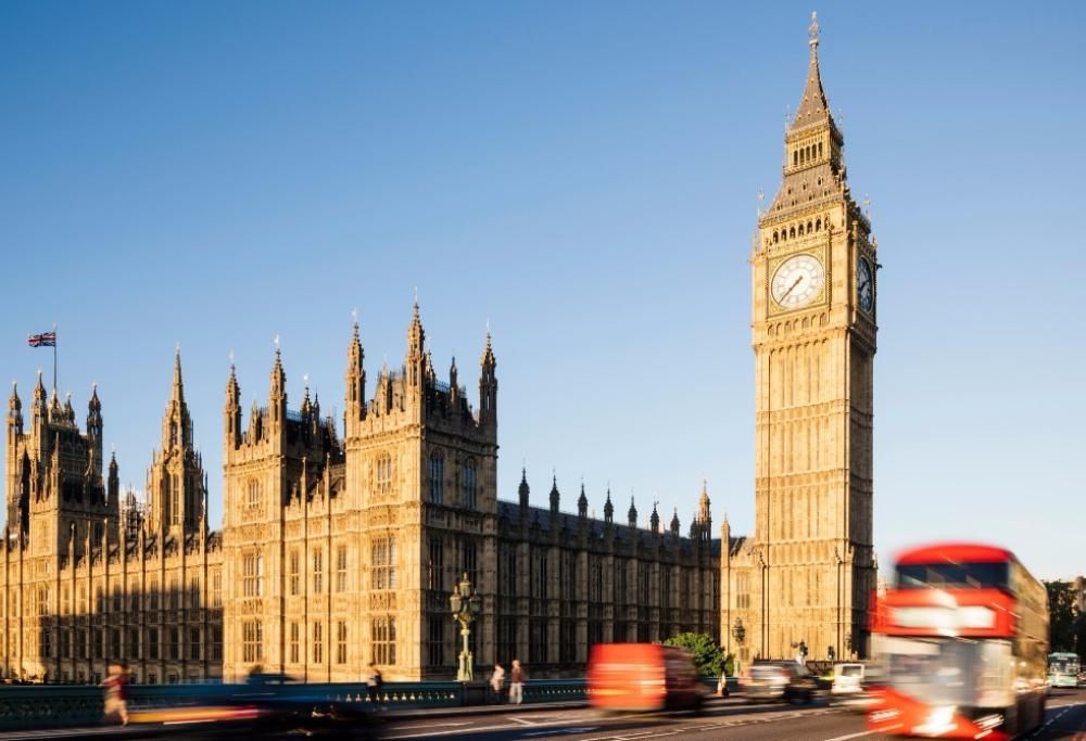 Il parlamento di Londra trasloca per sei anni. Westminster a rischio incendi