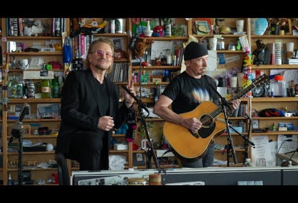 Gli U2 eseguono Beautiful Day in versione acustica: il bellissimo video