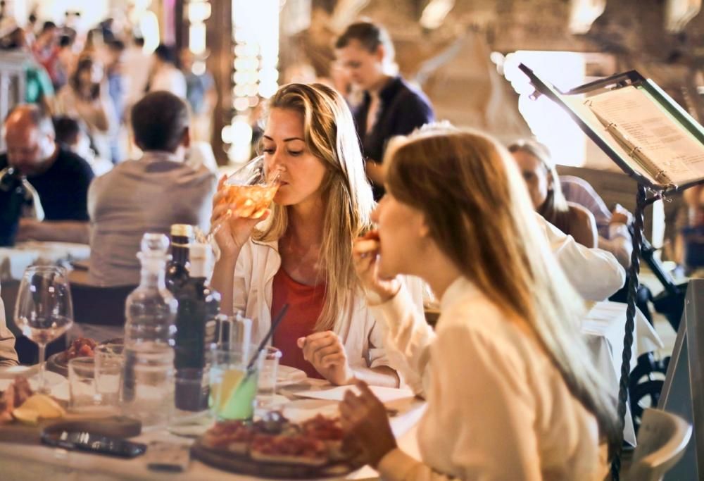 Mangiare in compagnia rende felici!