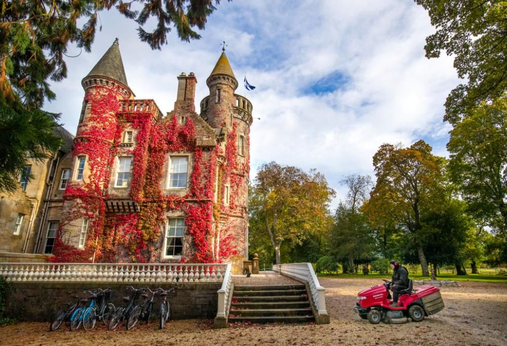 5000 dollari per bere caffè in un castello scozzese