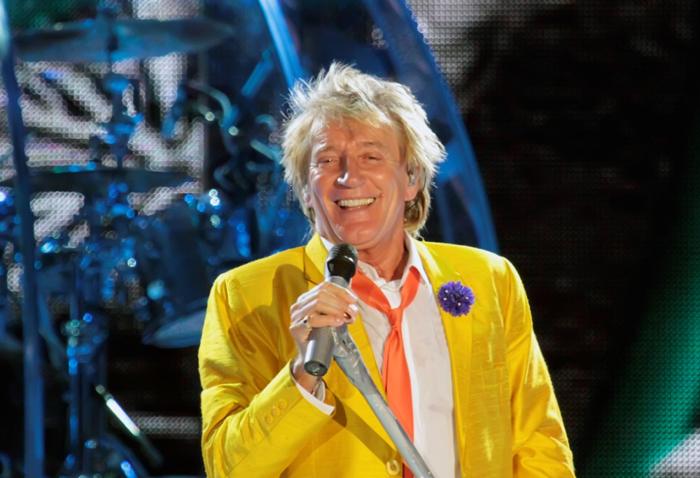 Rod Stewart in vacanza all’Elba canta con una band locale: il video