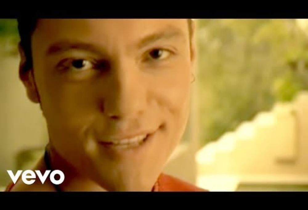 7 giugno 2002: Tiziano Ferro pubblica il singolo Rosso Relativo