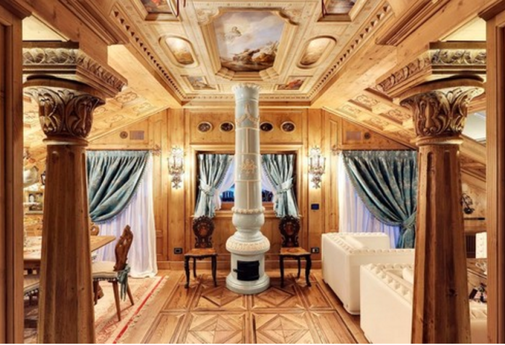Lo chalet opulento come un piccolo castello