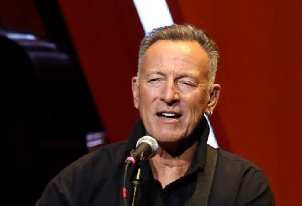 Bruce Springsteen torna sul palco a sorpresa: il video