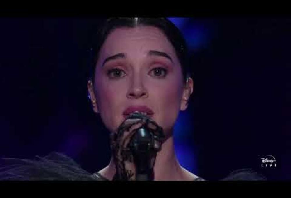 Kate Bush: il tributo di St. Vincent alla Rock’N’Roll Hall of Fame