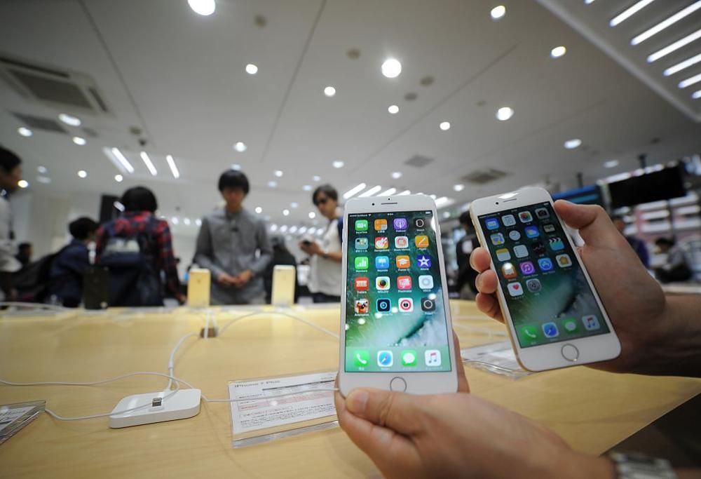 A 80 anni crea una app per i coetanei