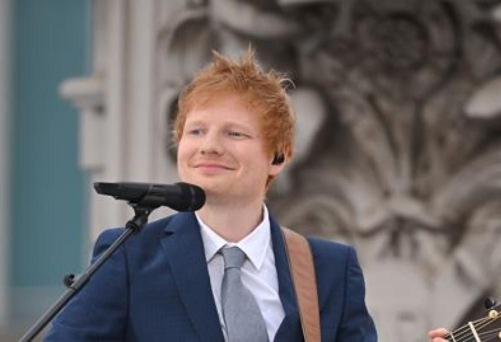 Ed Sheeran duetta in metropolitana sulle note di Eyes Closed