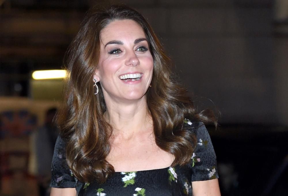 Kate Middleton, senza il Principe William, si diverte moltissimo al museo