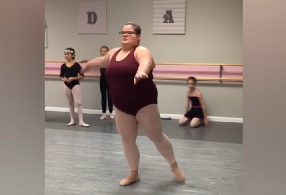 Lizzy. La ballerina over-size che sfida i pregiudizi