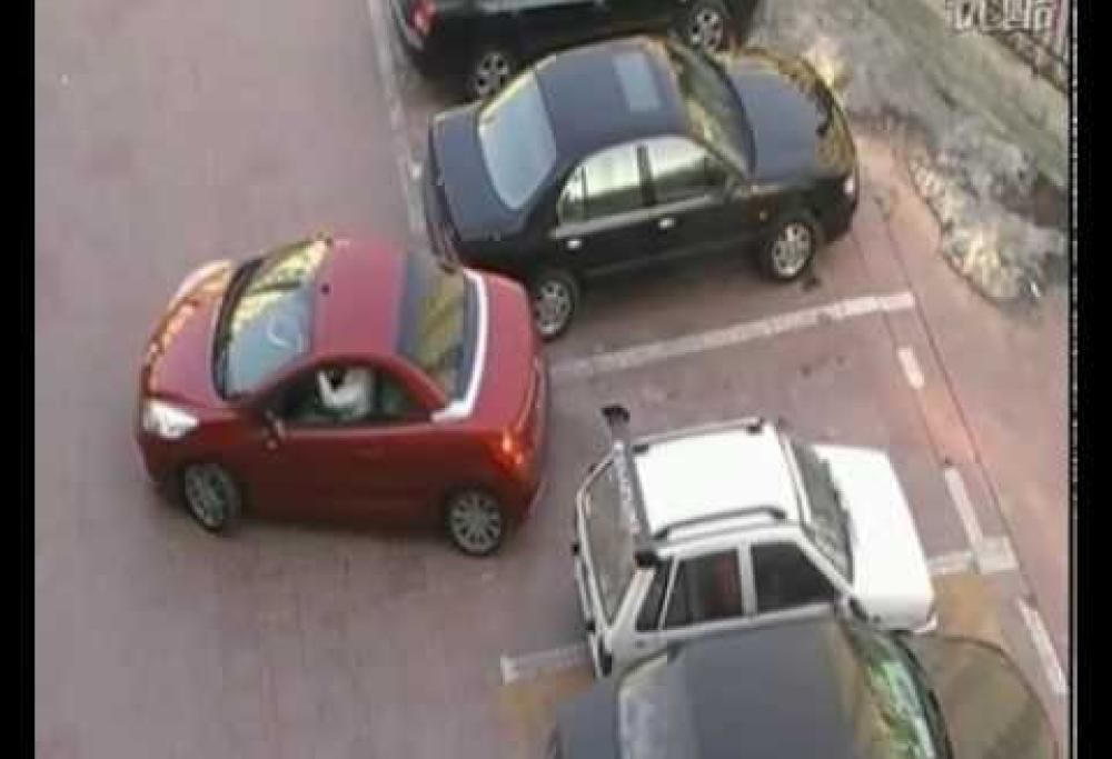 Le rubano il parcheggio. La vendetta di questa donna è epica.