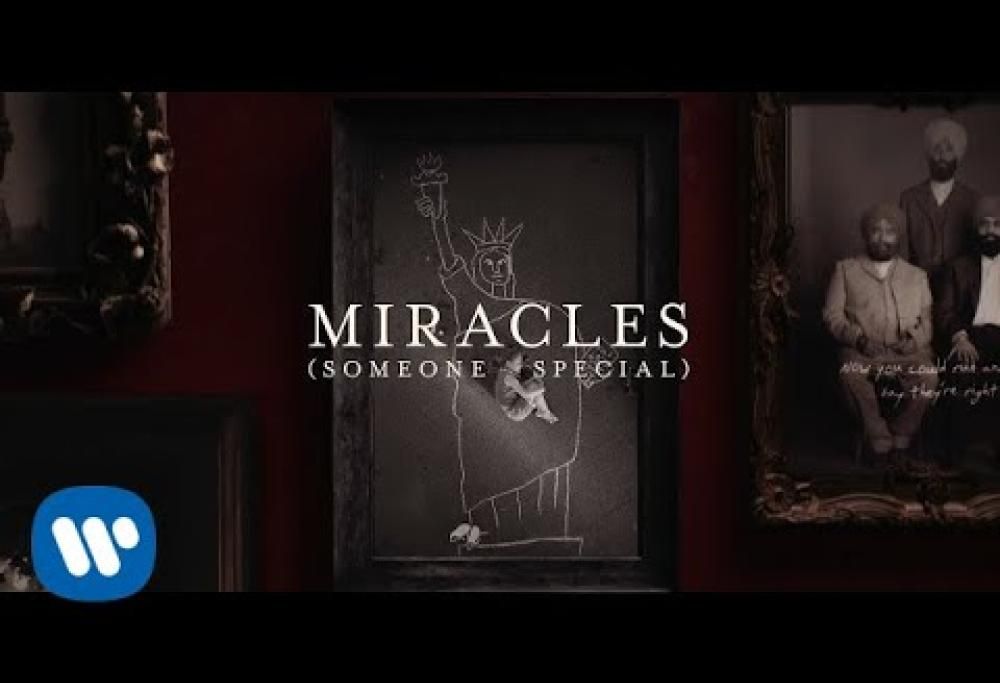 Coldplay: il video di Miracles (Someone Special) celebra l’immigrazione americana