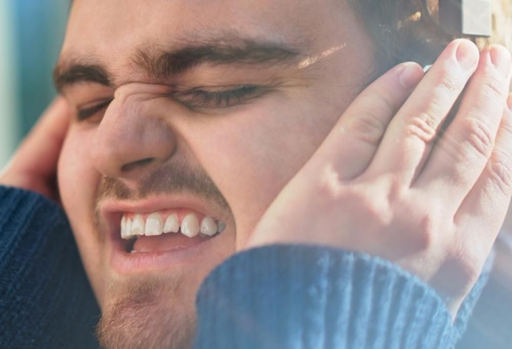 La propria voce registrata è diversa da come ce la si aspetterebbe? C’è una ragione precisa