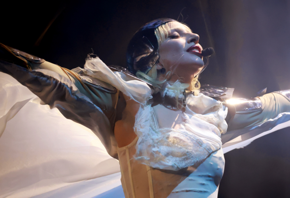 Lady Gaga trionfa a Coachella. Il video di Shallow