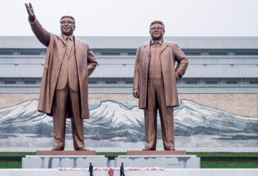 Nordcorea. A 5km orari sotto le statue del leader di stato