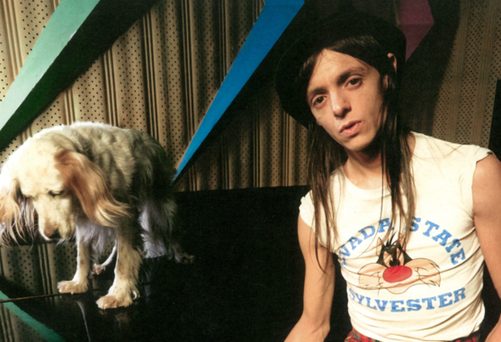 Lucio Corsi pubblica la canzone Notte di Natale. Il video