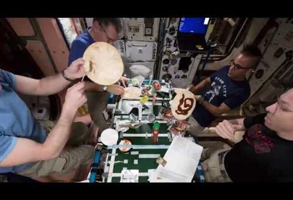 E la pizza… volò nello spazio!