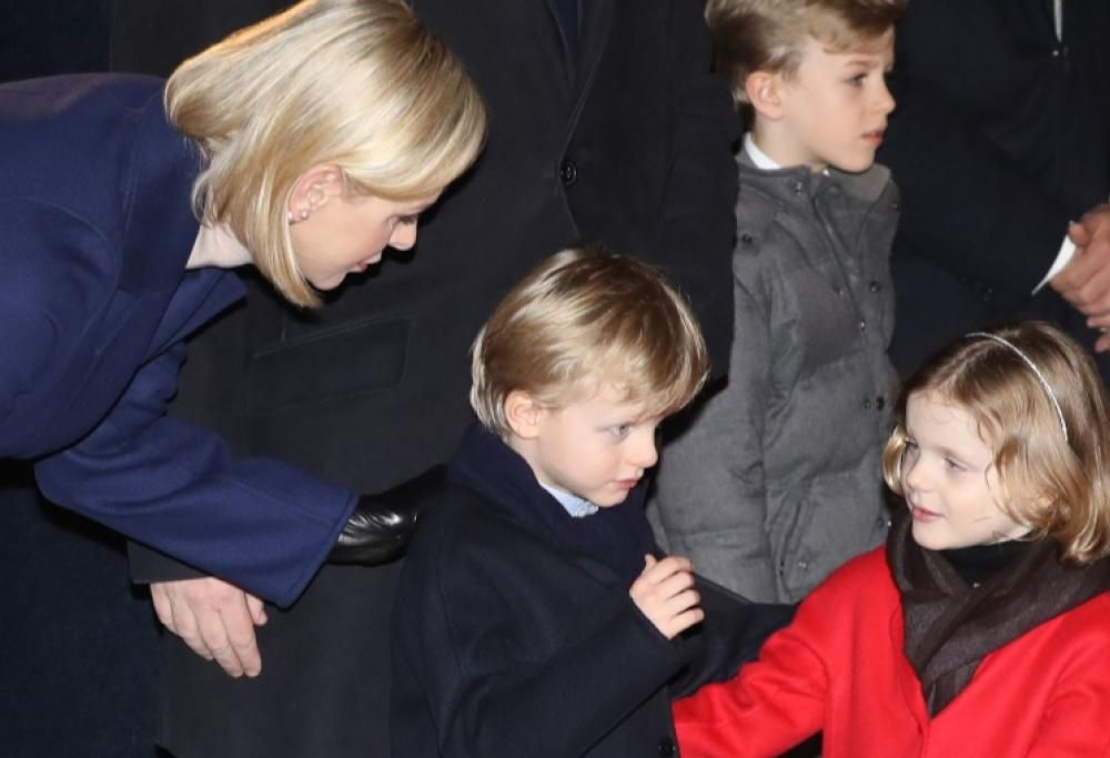 I gemellini di Monaco conquistano gli sguardi alla festa di santa Devota