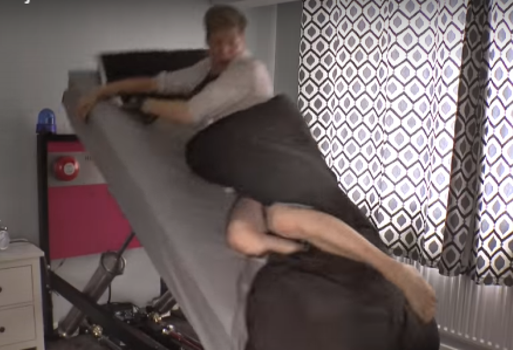 Il letto – catapulta, per chi al mattino vorrebbe “ancora 5 minuti” infiniti