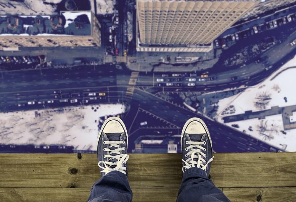 Hai mai provato l’impulso di gettarti nel vuoto? Ecco perché succede