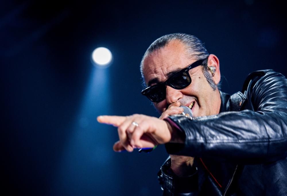 Luca Carboni: Bologna gli dedica le sue luminarie natalizie