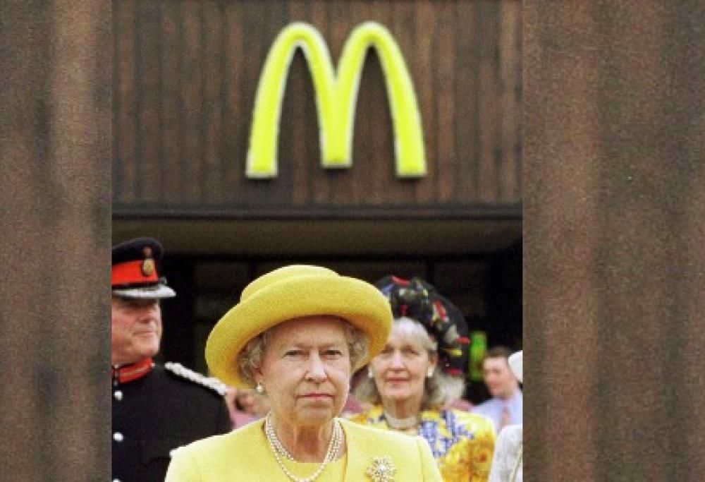 Ebbene sì, la Regina Elisabetta possiede un fast food