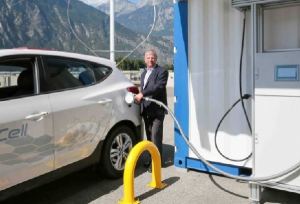 La prima stazione di servizio futuristica si trova in Svizzera