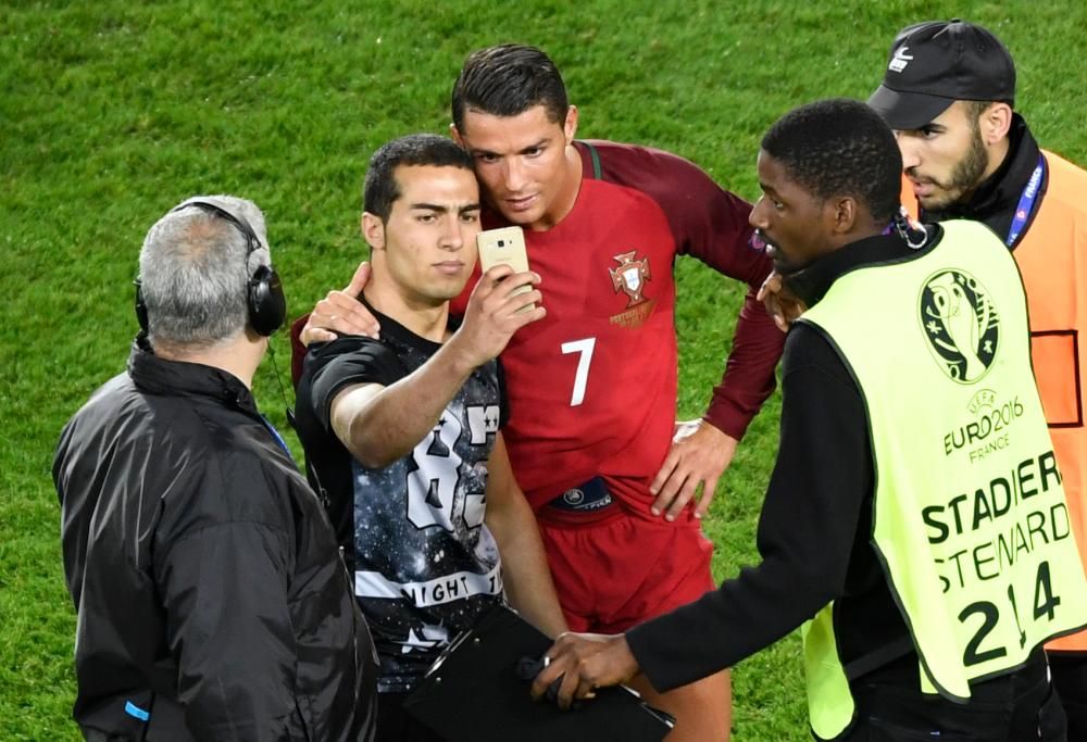 Cristiano Ronaldo, 5000 euro di multa per il  selfie
