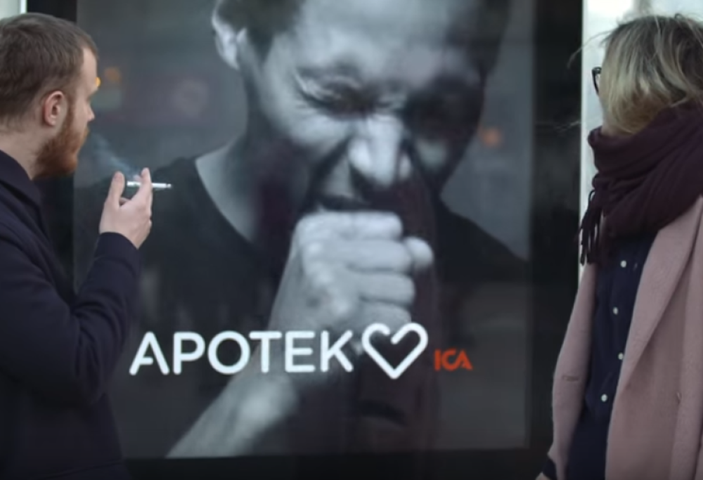 Il cartellone pubblicitario che… tossisce!