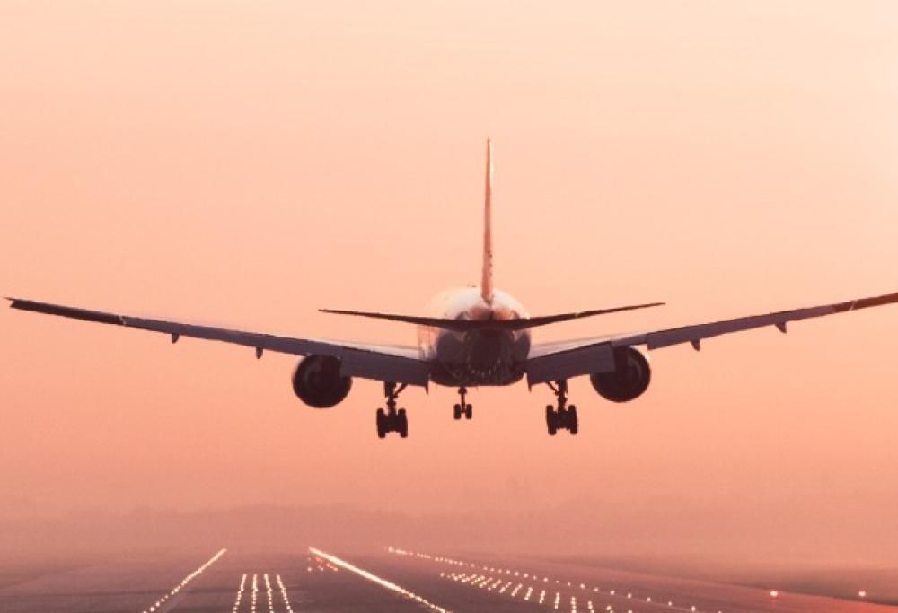 Atterraggio d’emergenza a causa di una lite tra due coniugi a bordo. Succede a Brindisi