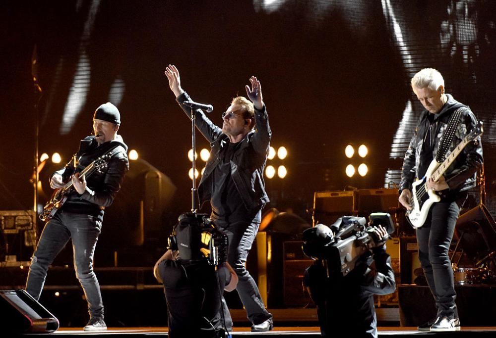 Gli U2 pubblicano una versione speciale di  “Red Hill Mining Town”.  Ascolta l’anteprima