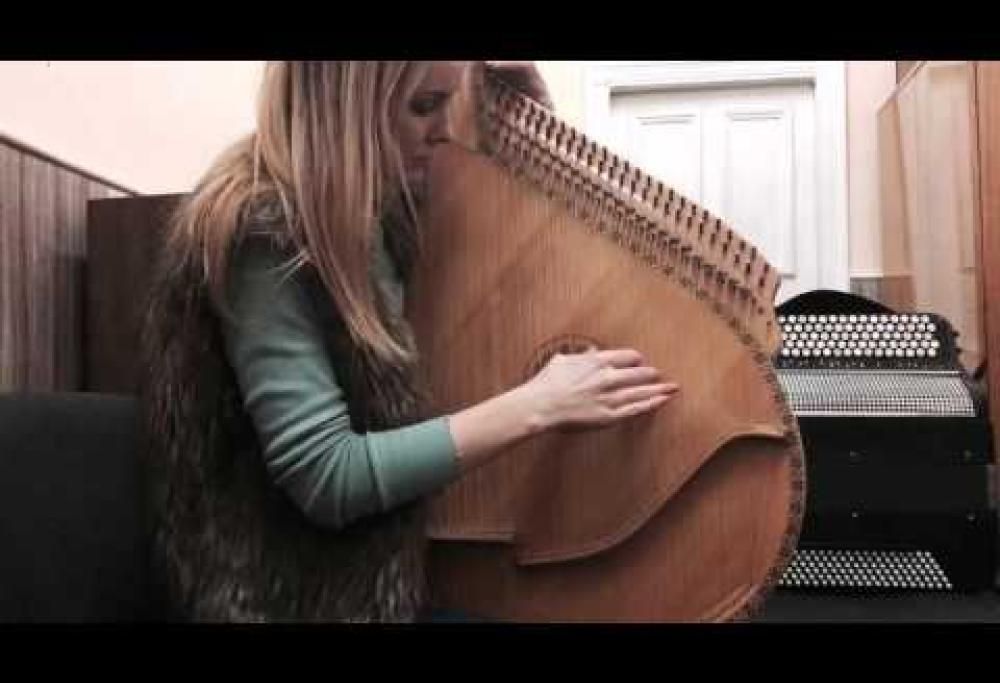 Questa ragazza fa rivivere Matrix… a modo suo!