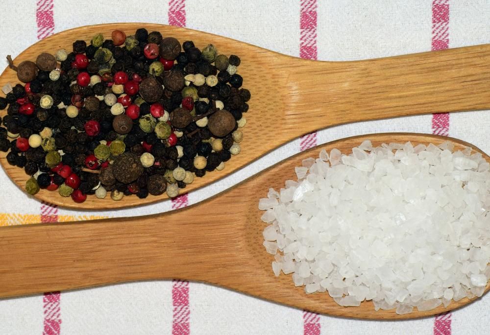 Perché il sale non si passa di mano in mano? La spiegazione