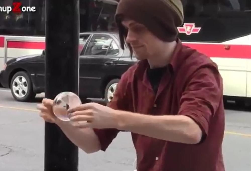 Il ragazzo e la sfera