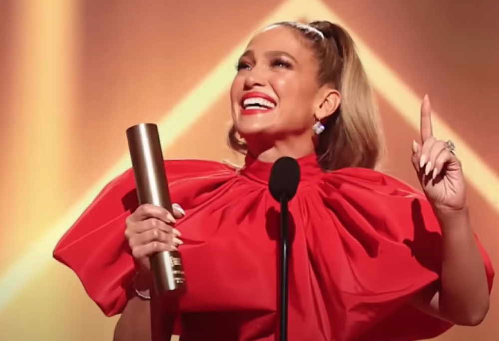 Jennifer Lopez infiamma i cuori con il suo meraviglioso discorso