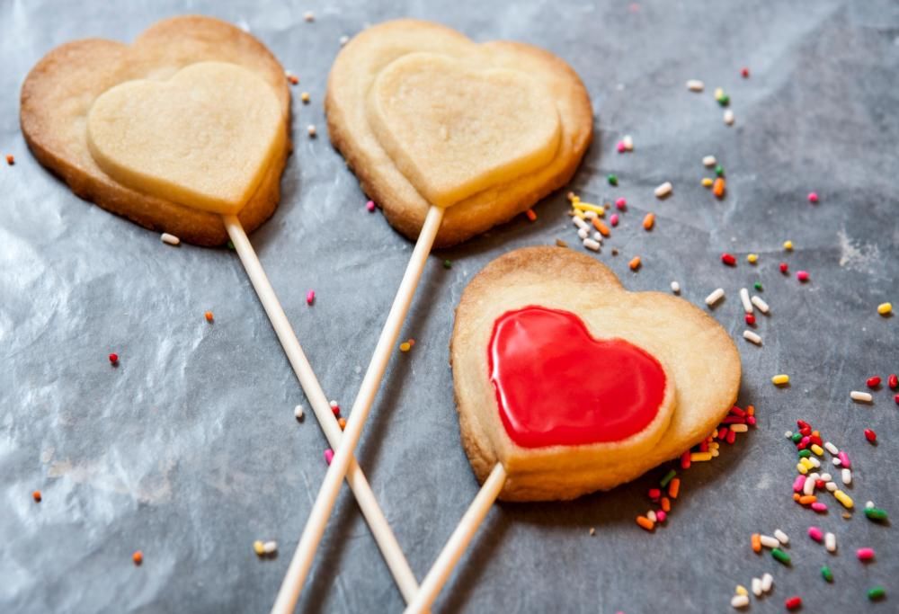 Dolce vita di coppia:  chi ha un partner tende a prendere due chili in più rispetto a chi è single