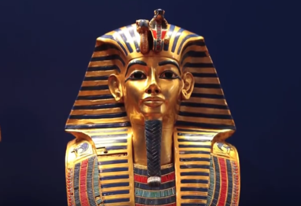 Tutankhamon: il faraone bambino affronta il suo primo lifting