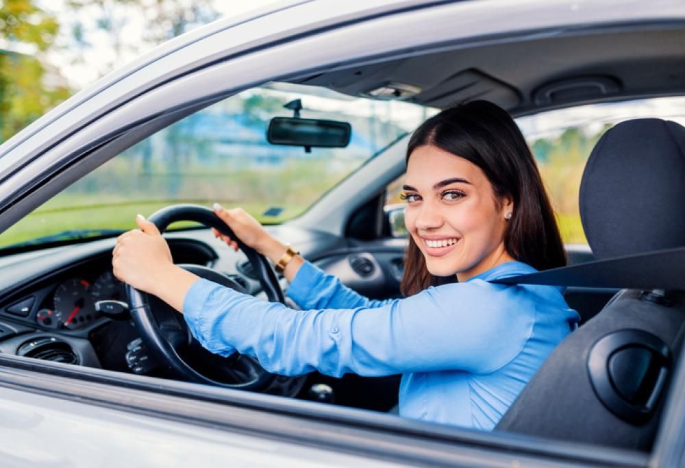 Le donne al volante sono più brave e affidabili! Una ricerca lo conferma