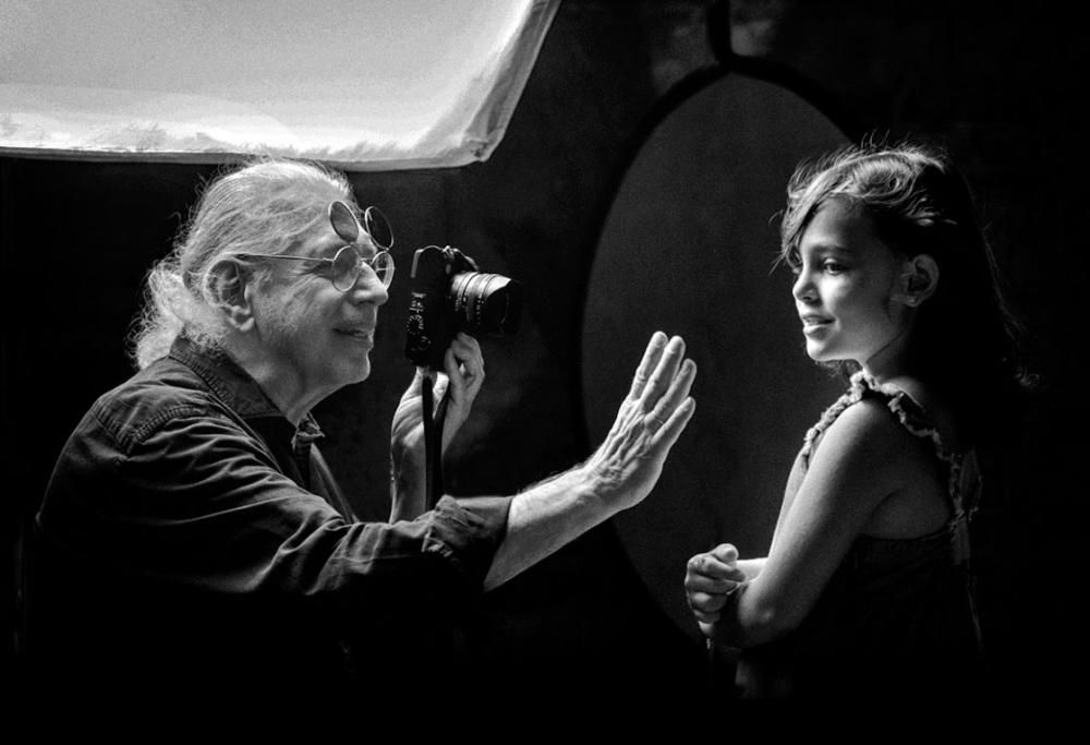 Guido Harari torna alla Fabbrica del Vapore con la Caverna magica e i ritratti sospesi