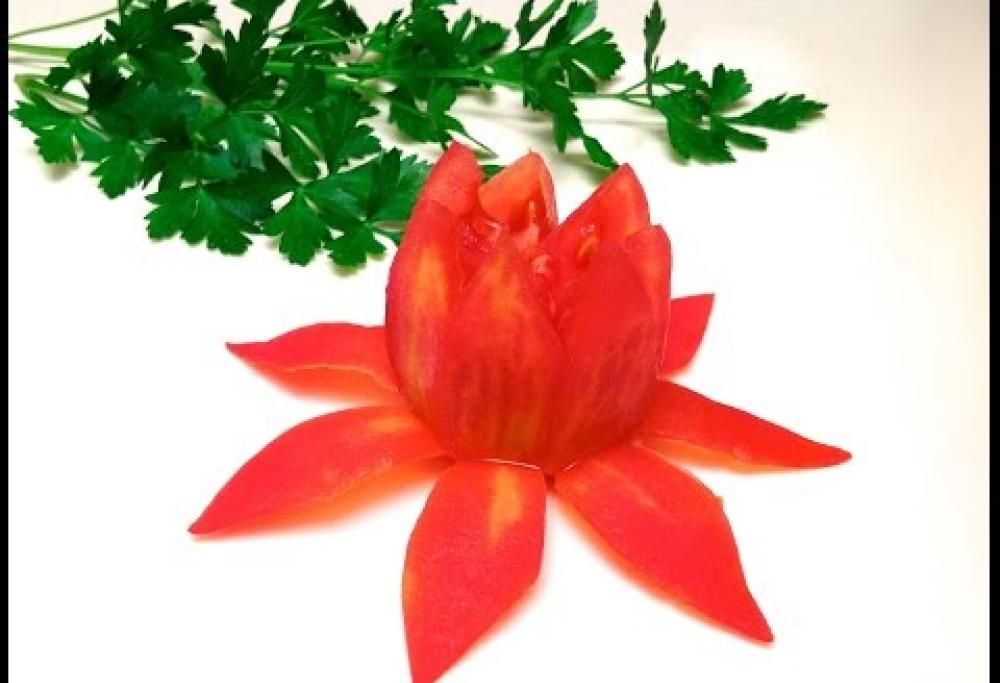 Come fare un fiore di loto… con un pomodoro!
