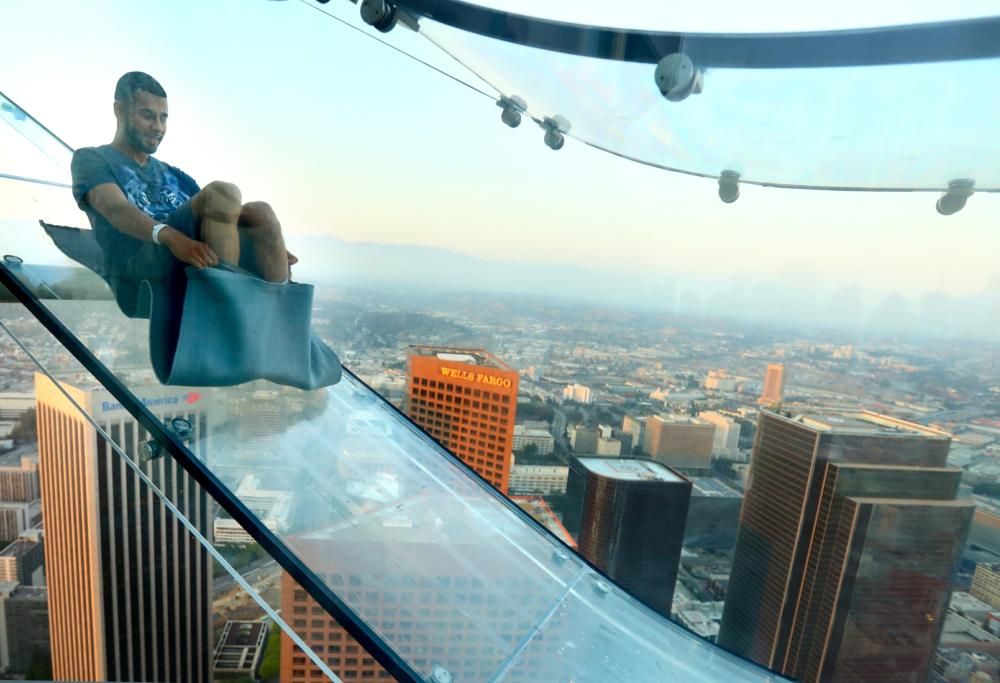 Los Angeles, lo scivolo sospeso al 70esimo piano