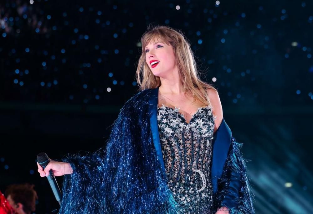 Taylor Swift esegue per la prima volta live I Did Something Bad durante l’Eras Tour: il video
