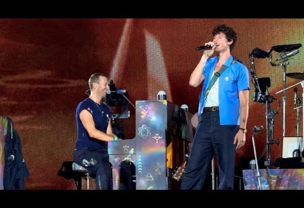 I Coldplay suonano Fix You con Shawn Mendes: il video