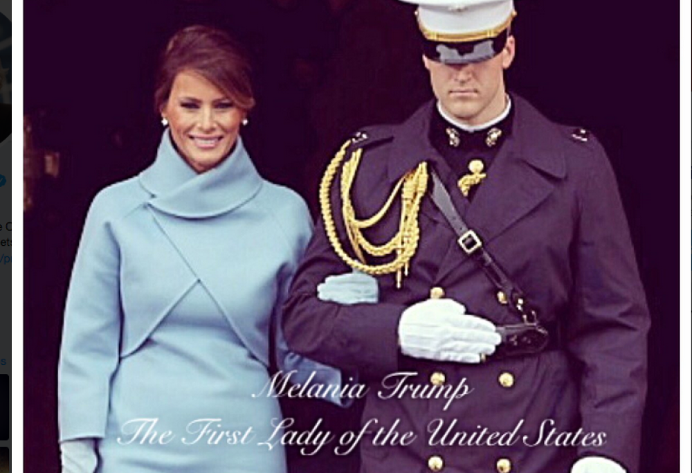 Melania festeggia un anno alla Casa Bianca. Con una foto birichina….