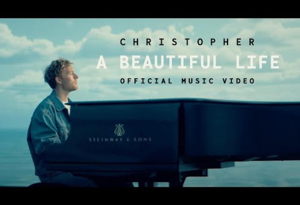 Christopher: alla scoperta dell’autore di A Beautiful Life