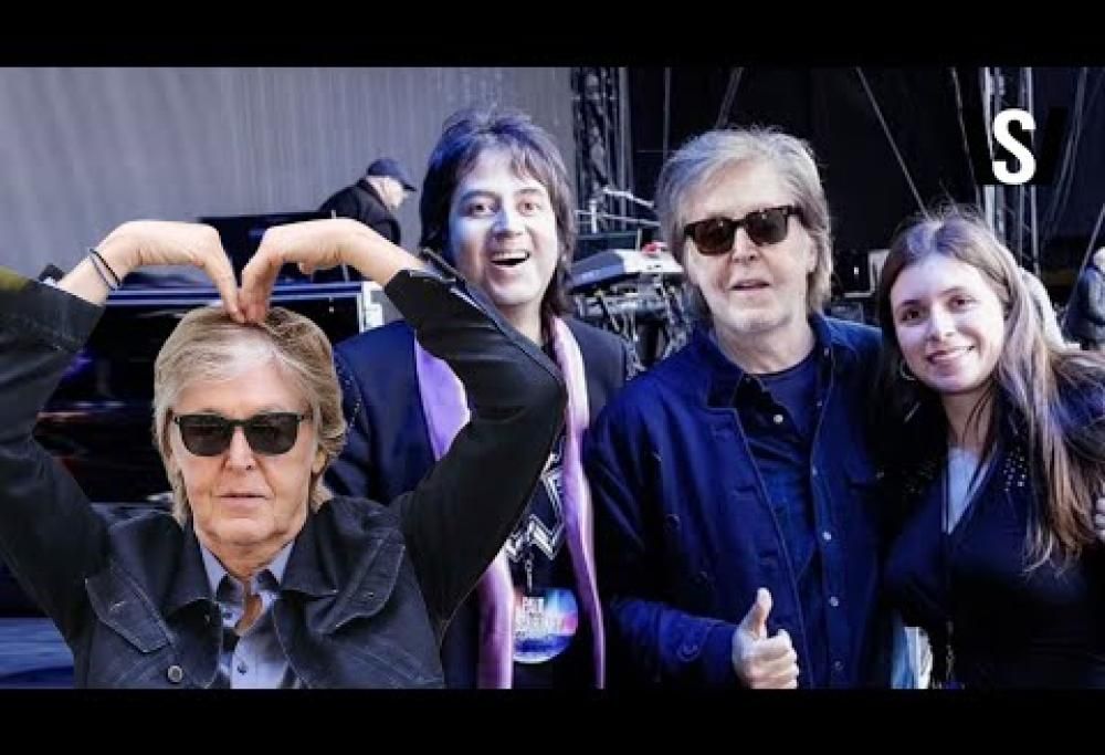 Paul McCartney celebra il fidanzamento di una coppia durante il suo show