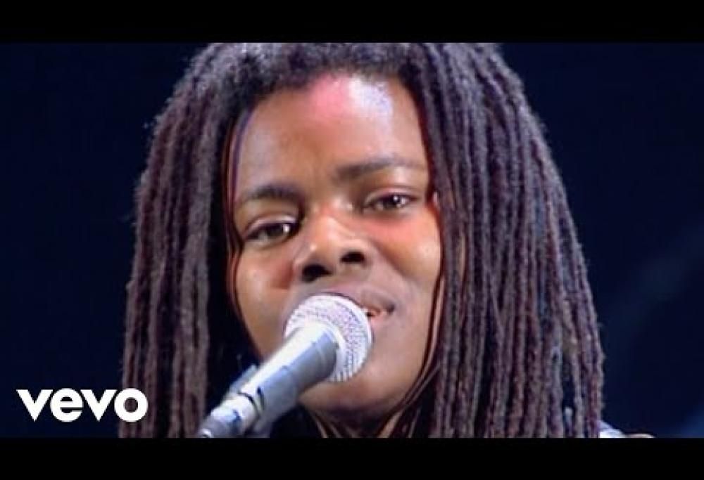 27 agosto 1988: l’album di debutto di Tracy Chapman al 1 posto negli Stati Uniti